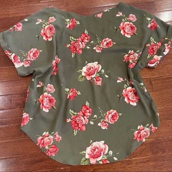 Army green and pink floral top size large - Picture 3 of 7